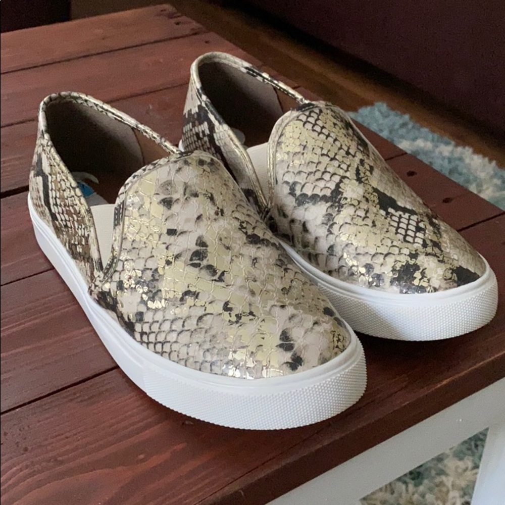Steve Madden slip on sneakers